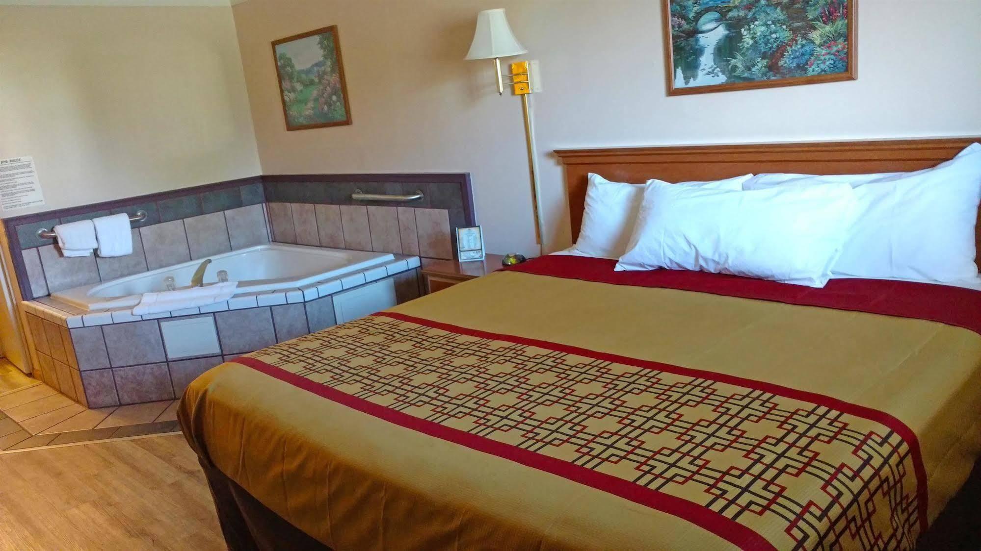 Americas Best Value Inn & Suites Thief River Falls Eksteriør billede