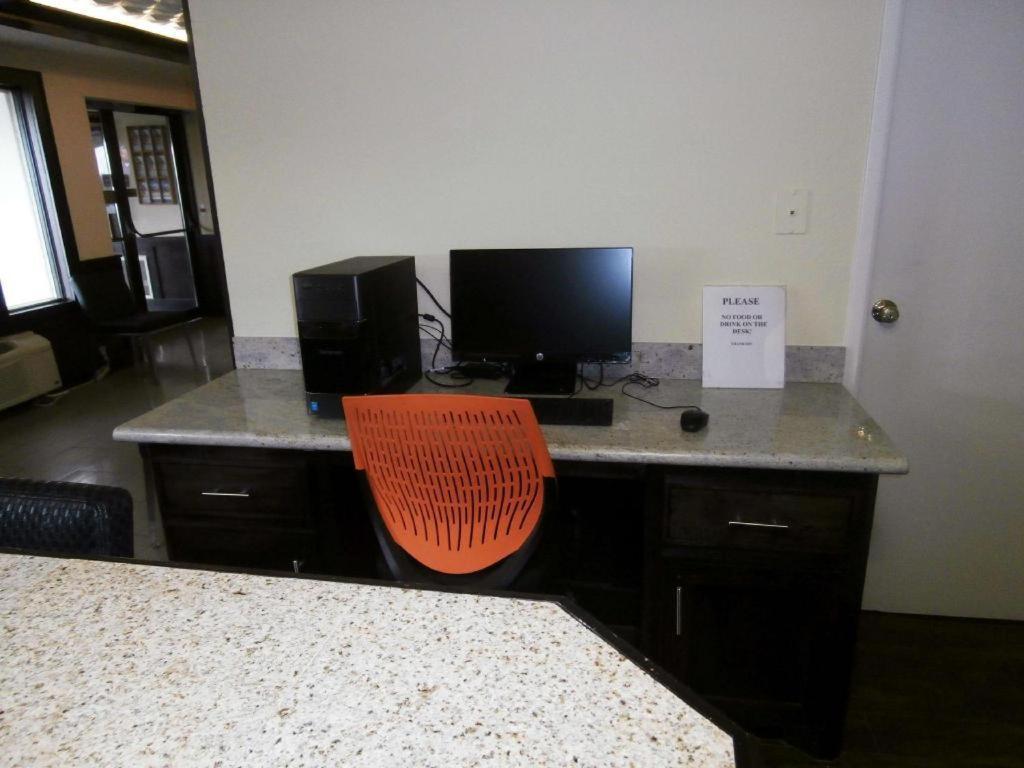 Americas Best Value Inn & Suites Thief River Falls Eksteriør billede