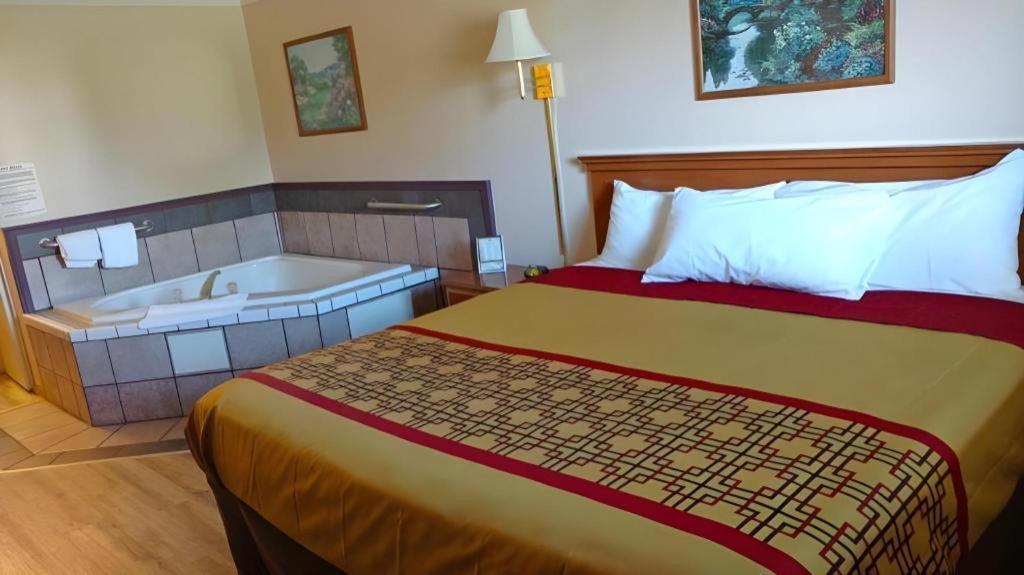 Americas Best Value Inn & Suites Thief River Falls Eksteriør billede