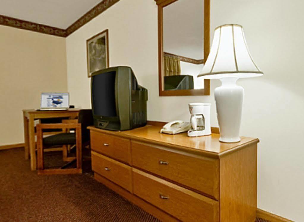 Americas Best Value Inn & Suites Thief River Falls Eksteriør billede